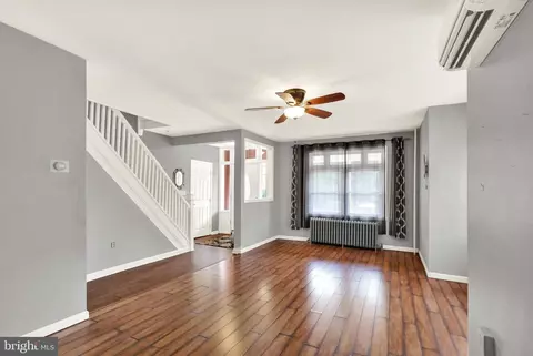 Living - 36 Laird St, Reading, PA 19609 photo 4 of 4