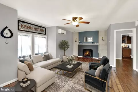 Living - 36 Laird St, Reading, PA 19609 photo 2 of 4