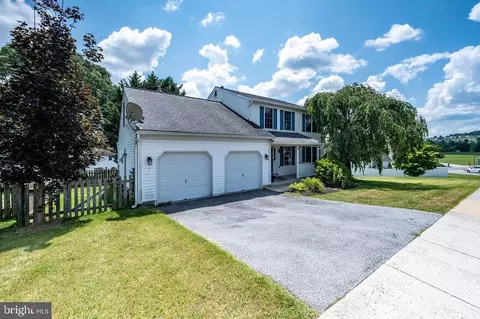 Exterior - 114 Eagles Ln, Reading, PA 19608 photo 2 of 10