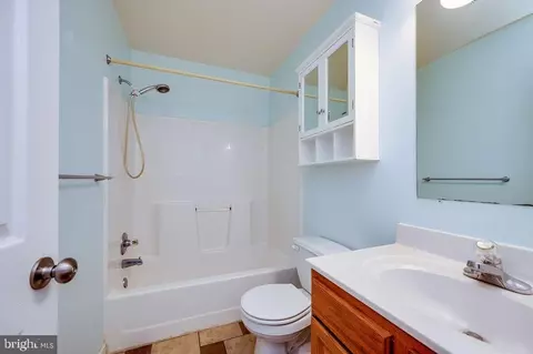 Bath - 114 Eagles Ln, Reading, PA 19608 photo 1 of 2