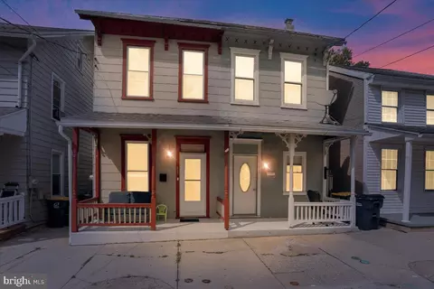317 W High St, Womelsdorf, PA 19567