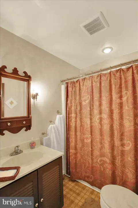 Bath - 716 Tamarack Trl, Reading, PA 19607 photo 2 of 4