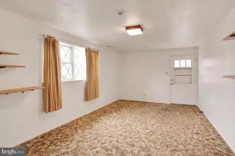 Living - 716 Tamarack Trl, Reading, PA 19607 photo 4 of 4
