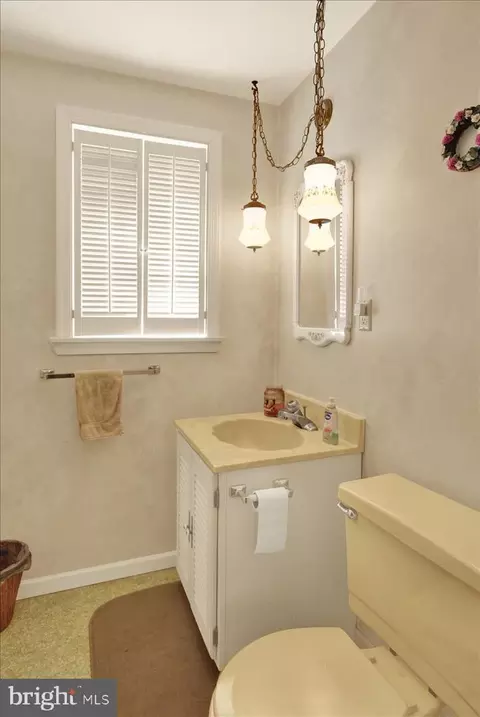 Bath - 716 Tamarack Trl, Reading, PA 19607 photo 4 of 4