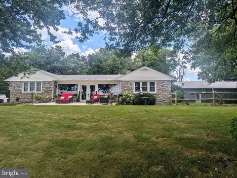 438 Forest Ln, Shoemakersville, PA 19555