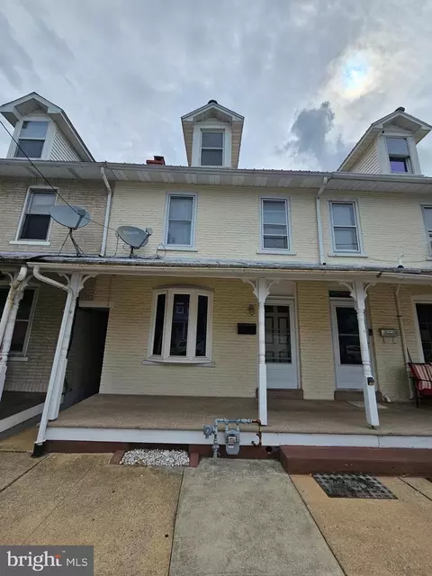 29 Spruce St, Topton, PA 19562