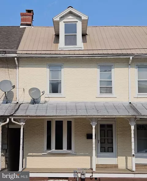 29 Spruce St, Topton, PA 19562