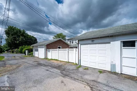 Exterior - 1532 Fayette Ave, Reading, PA 19607 photo 6 of 12