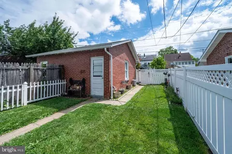 Exterior - 1532 Fayette Ave, Reading, PA 19607 photo 12 of 12