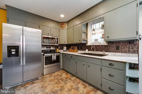 Kitchen - 1532 Fayette Ave, Reading, PA 19607 photo 3 of 4