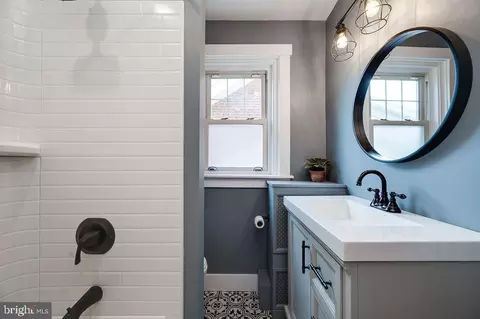 Bath - 1532 Fayette Ave, Reading, PA 19607 photo 2 of 2