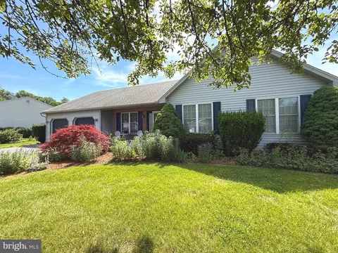 4400 Prestwick Dr, Reading, PA 19606