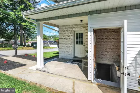 Exterior - 929 John St, Reading, PA 19607 photo 1 of 4
