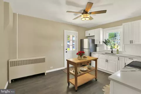 Entry Way - 929 John St, Reading, PA 19607 photo 2 of 5