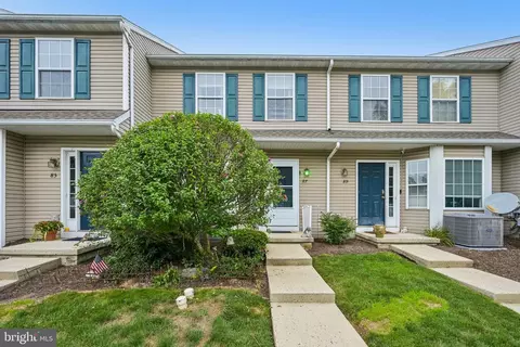 87 Horseshoe Dr, Douglassville, PA 19518
