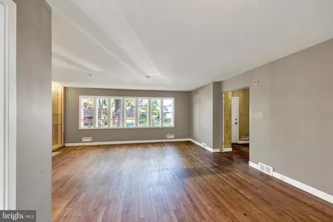Living - 1835 Alsace Rd, Reading, PA 19604 photo 3 of 5