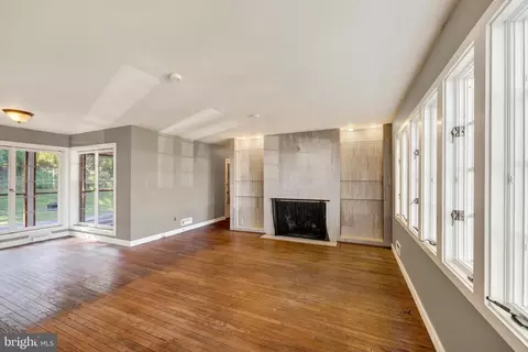Living - 1835 Alsace Rd, Reading, PA 19604 photo 4 of 5