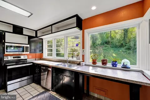 Kitchen - 1835 Alsace Rd, Reading, PA 19604 photo 2 of 3