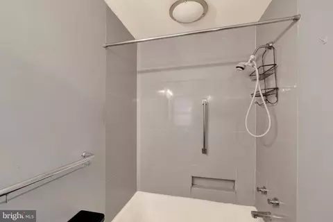 Bath - 1835 Alsace Rd, Reading, PA 19604 photo 4 of 4