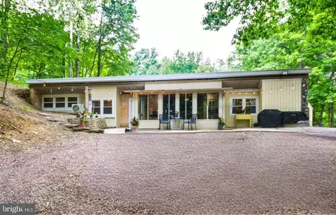 74 Turkey Rd, Kempton, PA 19529