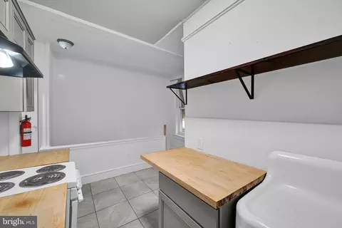 Entry Way - 643 N 3rd St, Reading, PA 19601 photo 5 of 8