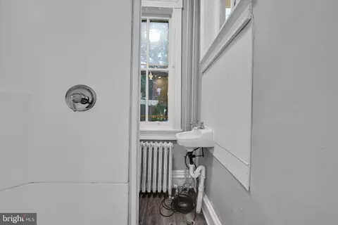 Bath - 643 N 3rd St, Reading, PA 19601 photo 3 of 3