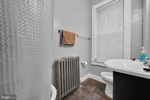 Bath - 643 N 3rd St, Reading, PA 19601 photo 1 of 3