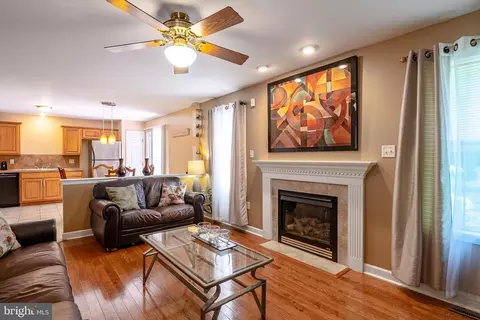 Living - 738 Maria Ave, Sinking Spring, PA 19608 photo 2 of 2