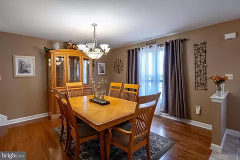 Dining - 738 Maria Ave, Sinking Spring, PA 19608 photo 2 of 3