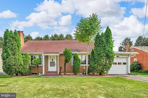 590 College Garden Dr, Kutztown, PA 19530
