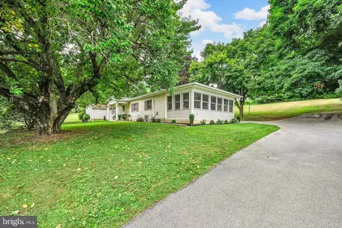 470 N Heidelberg Rd, Robesonia, PA 19551