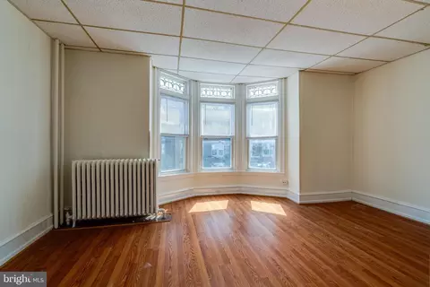Living - 1257 Eckert Ave, Reading, PA 19602 photo 5 of 7
