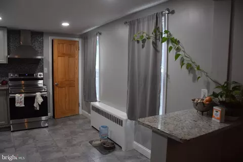 Entry Way - 1124 Spruce St, Reading, PA 19602 photo 3 of 4