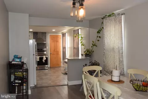 Entry Way - 1124 Spruce St, Reading, PA 19602 photo 2 of 4