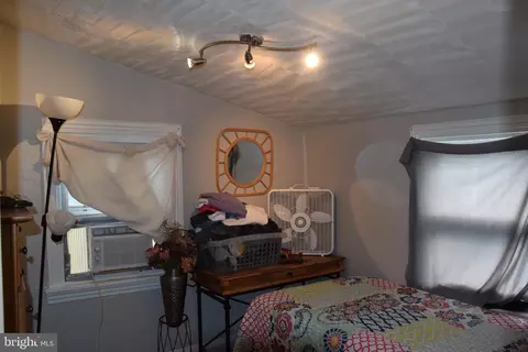 Bedroom - 1124 Spruce St, Reading, PA 19602 photo 3 of 6