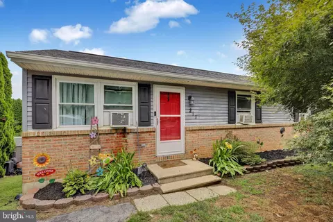 217 Smokering Dr, Robesonia, PA 19551
