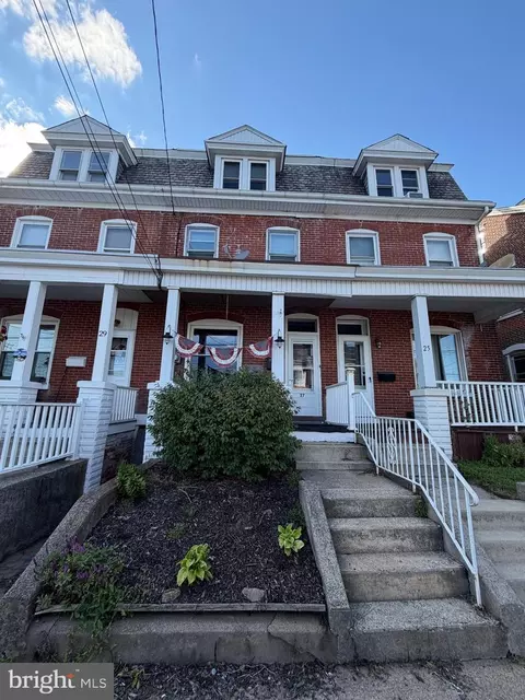 27 S Chestnut St, Boyertown, PA 19512