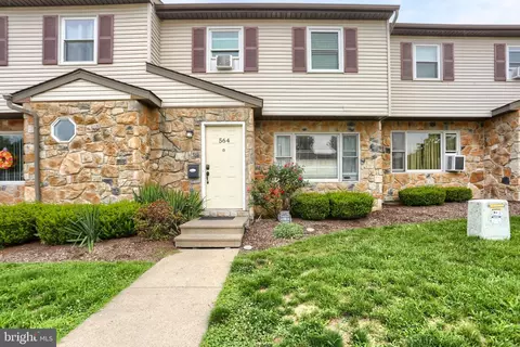 564 E Linden St, Fleetwood, PA 19522