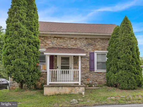 896 Pleasant Hill Rd, Fleetwood, PA 19522