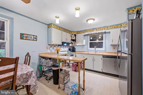 Kitchen - 143 Aspen Ave, Sinking Spring, PA 19608 photo 1 of 2