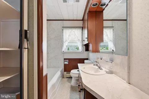 Bath - 1136 Broadway Blvd, Reading, PA 19607 photo 1 of 3
