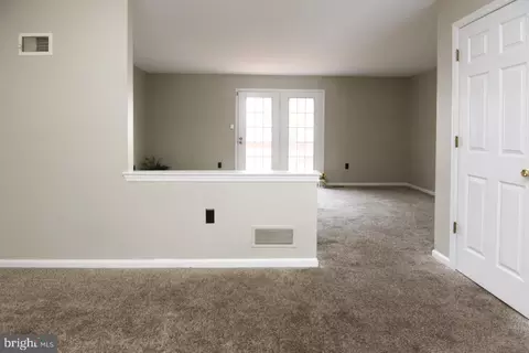 Living - 2906 Marvin Dr, Reading, PA 19608 photo 2 of 8