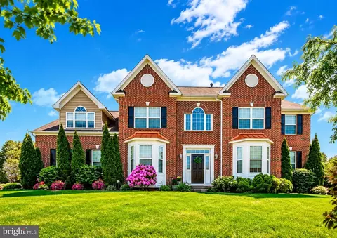 3002 Summer Meadow Dr, Douglassville, PA 19518