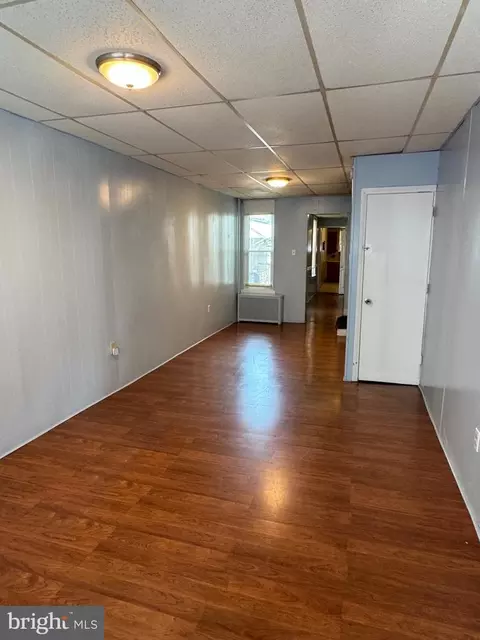Living - 919 Perry St, Reading, PA 19604 photo 1 of 3