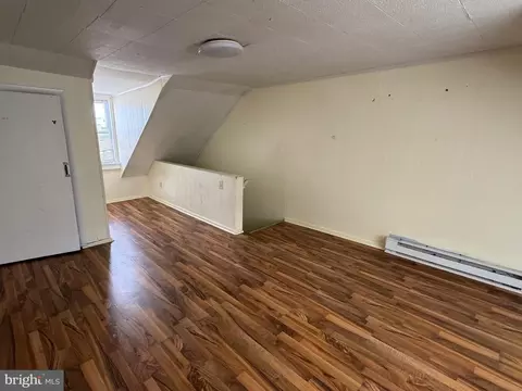 Living - 919 Perry St, Reading, PA 19604 photo 3 of 3