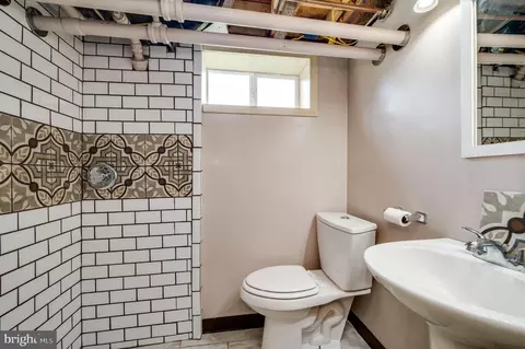 Bath - 1341 Lacrosse Ave, Reading, PA 19607 photo 1 of 2