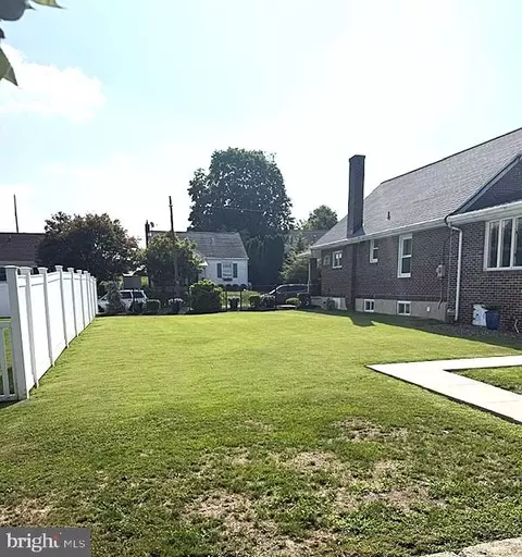 1341 Lacrosse Ave, Reading, PA 19607 photo 3