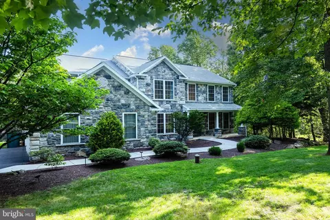 102 Overlook Rd, Morgantown, PA 19543