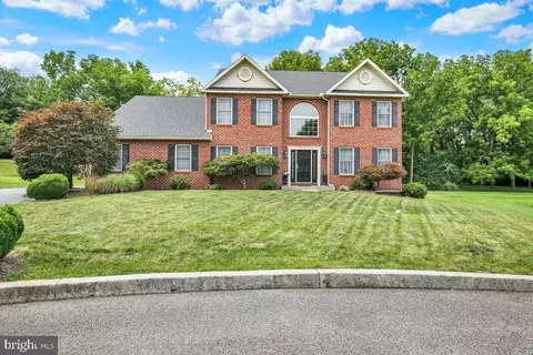 14 Lady Diana Dr, Reading, PA 19605
