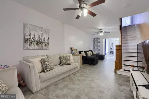 Entry Way - 320 Pear St, Reading, PA 19601 photo 1 of 10
